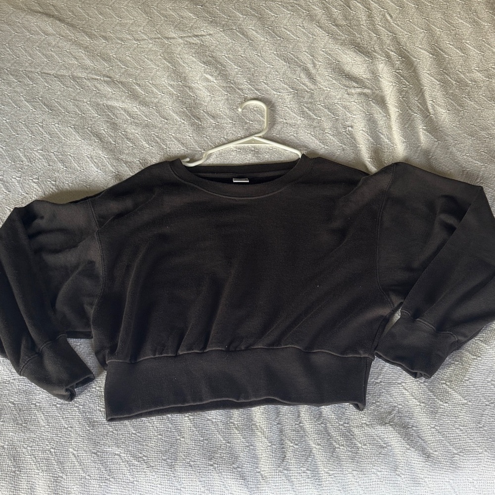 Black Cropped Sweatshirt